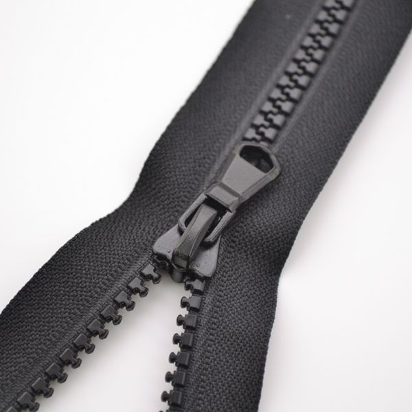 Zip Sarah kostěný dělitelný 5mm - černá 48 cm