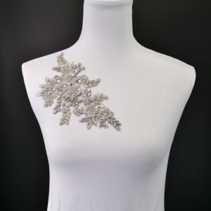 Aplikace na šaty kytice stříbrná - pravá strana