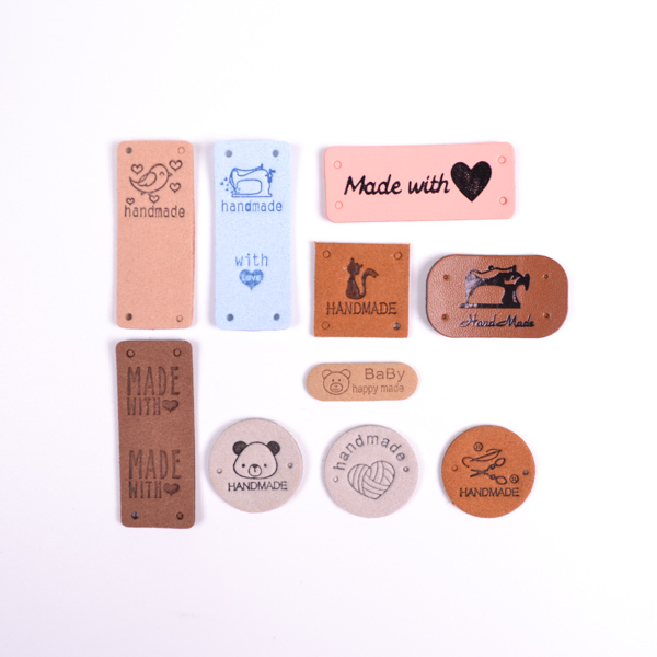 Levně Koženkové štítky Handmade mix tvarů - balení 10 ks